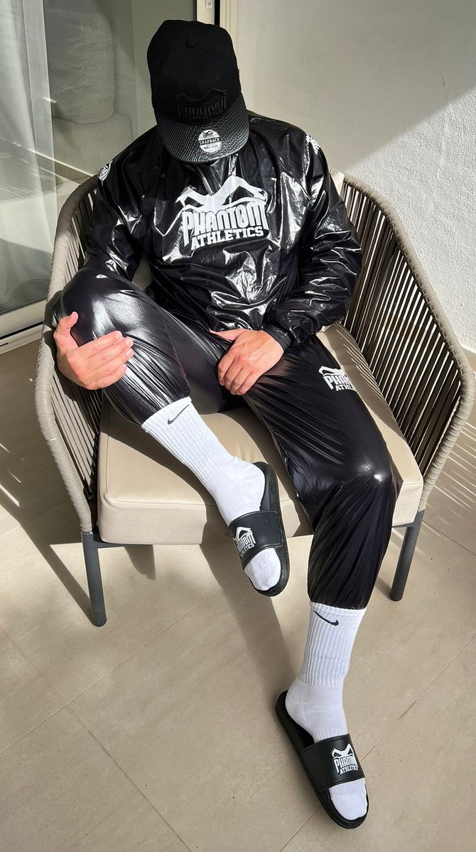 SkaterFozze's tweet photo. Important rule for #gearfetish fans:
#phantomatheltics style should always be ready - even on vacations πβοΈ
So after a lovely day at the beach, now it's time to sweat in #shinygear π₯΅π
#skaterfozze #shiny #gearslave #saunasuit #gayslave #fetishslave #fetish #gayfetish https://t.co/Pg2wLZWBH7