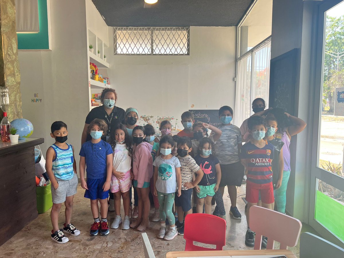 ECOEXPLORATORIO's tweet photo. ¿Qué nos encontramos realizando hoy? 🤔
Nos encontramos en el Campamento Alfil Chiquitines en el pueblo de Ponce, realizando el laboratorio vida marina. ¡Enhorabuena! 🐬 🌊
#cienciadivertida #cienciaenpuertorico #mimuseopr #cienciavirtual #puertorico https://t.co/AVWvrUTK4A