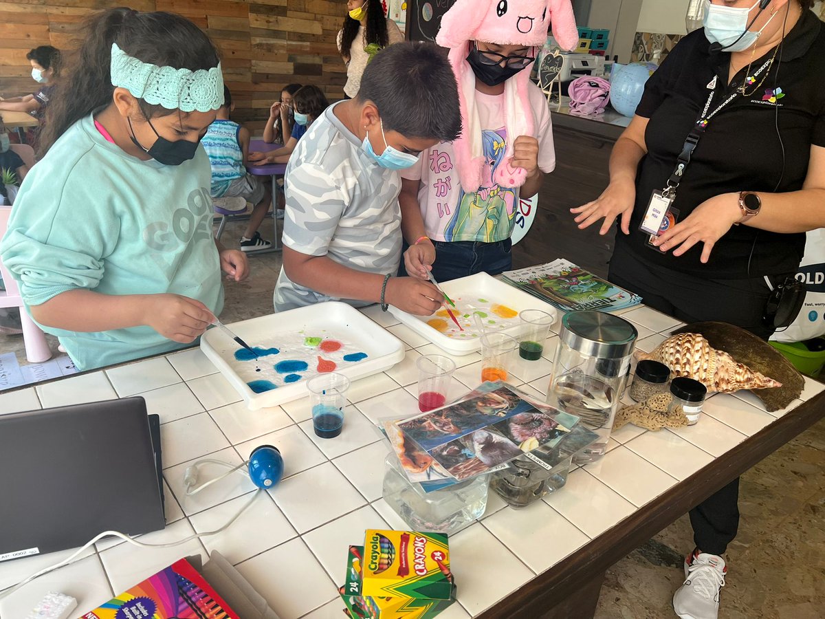 ECOEXPLORATORIO's tweet photo. ¿Qué nos encontramos realizando hoy? 🤔
Nos encontramos en el Campamento Alfil Chiquitines en el pueblo de Ponce, realizando el laboratorio vida marina. ¡Enhorabuena! 🐬 🌊
#cienciadivertida #cienciaenpuertorico #mimuseopr #cienciavirtual #puertorico https://t.co/AVWvrUTK4A