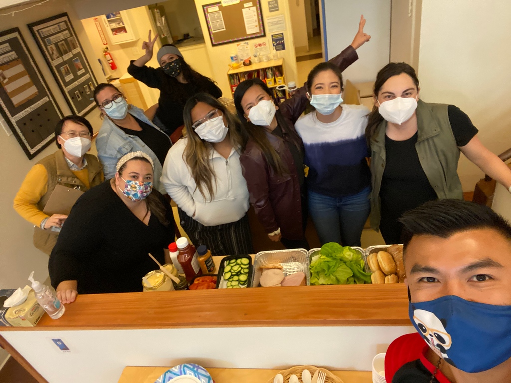 JuniorLeagueSF's tweet photo. Safe &amp; Sound has been working to prevent child abuse and reduce its devastating impact for more than 40 years.

This is the eighth year JLSF has partnered with Safe &amp; Sound!

JLSF volunteers help prepare meals with the Safe &amp; Sound team. https://t.co/X5O6egrAPB