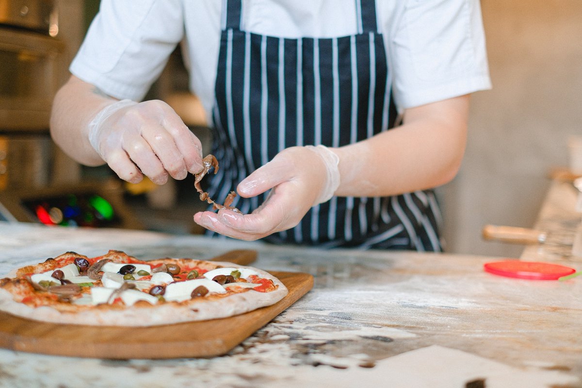 ApprenticeDC's tweet photo. Think you’ve got what it takes to become an #apprentice #chef in an expanding business?

UYR Design Ltd are seeking an enthusiastic, outgoing individual who is willing to learn the everything there is to know about catering and hospitality.

Apply here https://t.co/gOyYymal7d https://t.co/sBZpAvqjKD