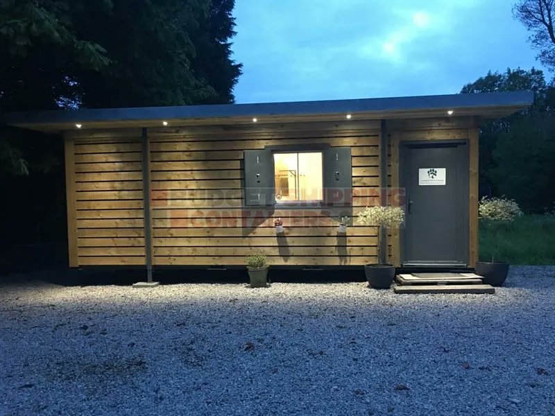 budgetcontainer's tweet image. Summer is here (apparently!) Here are 6 Ways A Shipping Container Could Improve Your Garden 

buff.ly/3cW8Mw8

#shippingcontainers #flatpackcontainers #containerstore