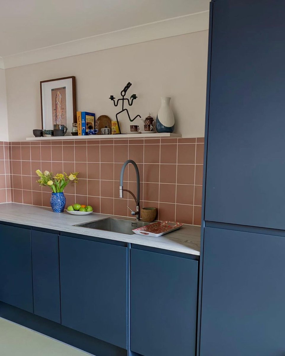 MagnetUK's tweet photo. Confidence with colour.

Look how these block colour tiles paired with our voyage blue creates a bold and beautiful kitchen design. 

It evokes an almost retro feel, contrasting against the ultra-modern handleless cabinets.

📸: projecth0me
🔍 Integra Soho in Voyage Blue https://t.co/yVIdHstH2q