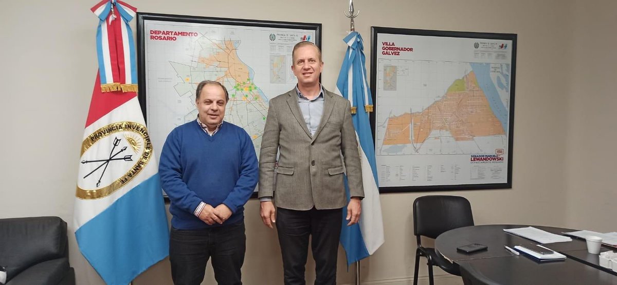 ComitesRosario's tweet photo. En el día de hoy, el Presidente del Comites Rosario, Franco Tirelli se reunió con el Senador provincial Miguel Rabbia para hablar de la inserción del idioma italiano en la escuela pública de la Provincia de Santa Fe. Este encuentro se da en el marco del tratamiento de la nueva https://t.co/P7uLAvrnxV