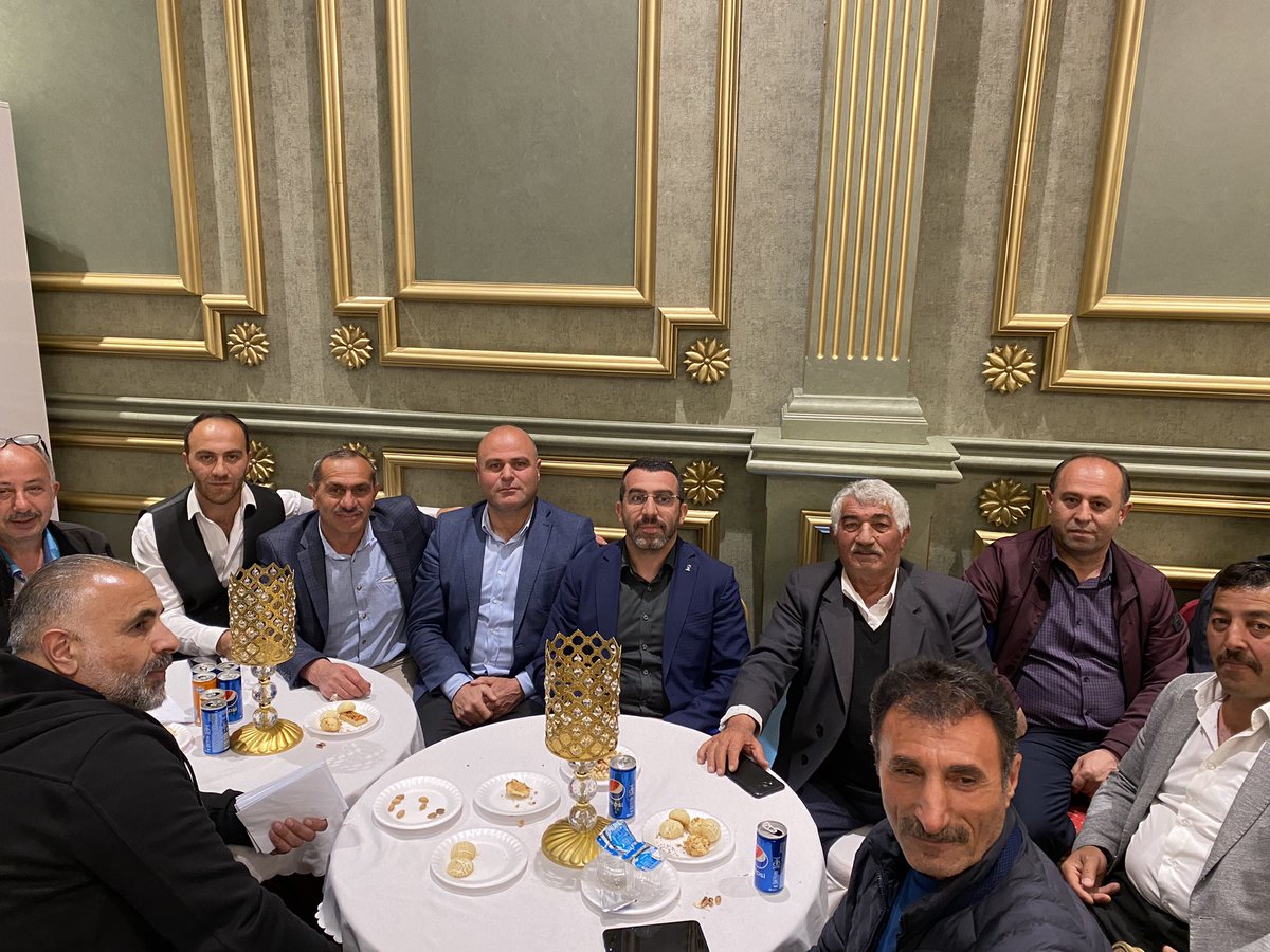 KarsParti's tweet photo. İl Başkanımız @Ademcalkin Merkez İlçe Başkanımız @SancarMuammer ve Merkez ilçe yönetimi kurulu üyelerimizle birlikte 

Merkez İlçe yönetim kurulu üyemiz Hayrettin COŞKUNÖZ'ün oğlunun Düğününe katılarak genç çiftlerimize bir ömür boyu mutluluklar dilediler. https://t.co/EaFeaOweco