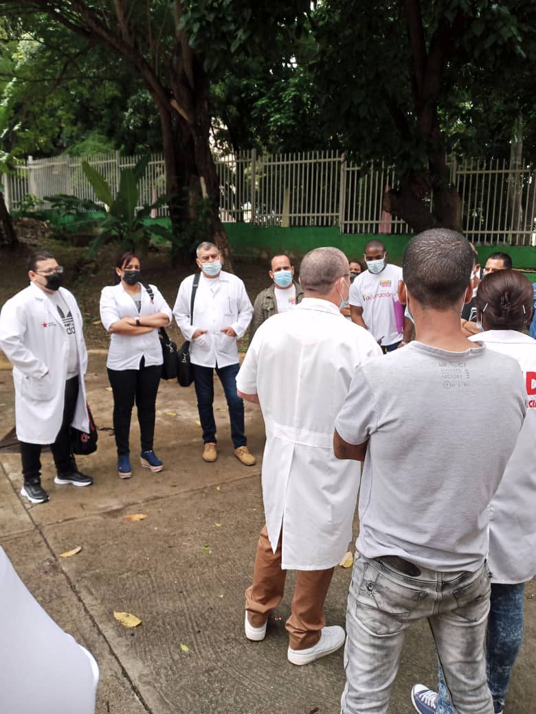 Funcionarios de la Dirección Nacional de la Misión Médica Cubana en #Venezuela, realizan supervisión al CDI El Pinar, Distrito Capital.

#CubaPorLaVida #CubaViveEnSuHistoria #CubaCoopera #CubaViveEnSuHistoria 

<a href="/YanelisSurez2/">Yanelis Suárez 🐘</a>