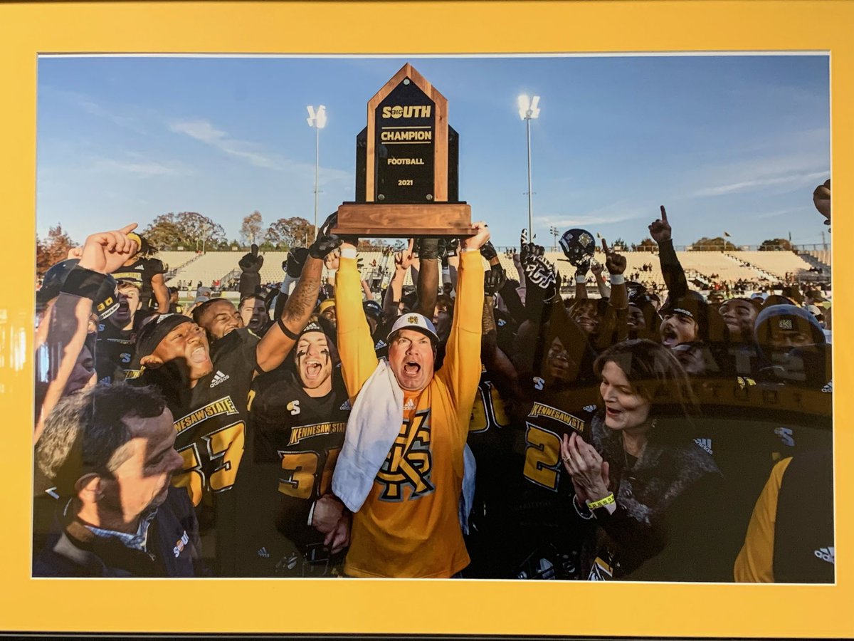 KropFBTwitr's tweet photo. Huge thanks to @CoachDannyV and HC @BohannonBrian for having the #lightning on campus today!! Amazing campus, beautiful dorms, and great facilities the energy is lit 🔥 🦉 🦉 ⚡️@larryblustein @RWrightRivals @Andrew_Ivins @coachlu102102 @CoachJamesRowe @Coach_Hinds https://t.co/aEEJKECVsv