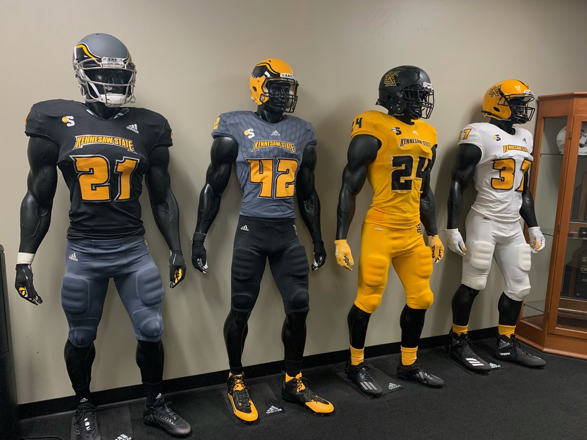 KropFBTwitr's tweet photo. Huge thanks to @CoachDannyV and HC @BohannonBrian for having the #lightning on campus today!! Amazing campus, beautiful dorms, and great facilities the energy is lit 🔥 🦉 🦉 ⚡️@larryblustein @RWrightRivals @Andrew_Ivins @coachlu102102 @CoachJamesRowe @Coach_Hinds https://t.co/aEEJKECVsv