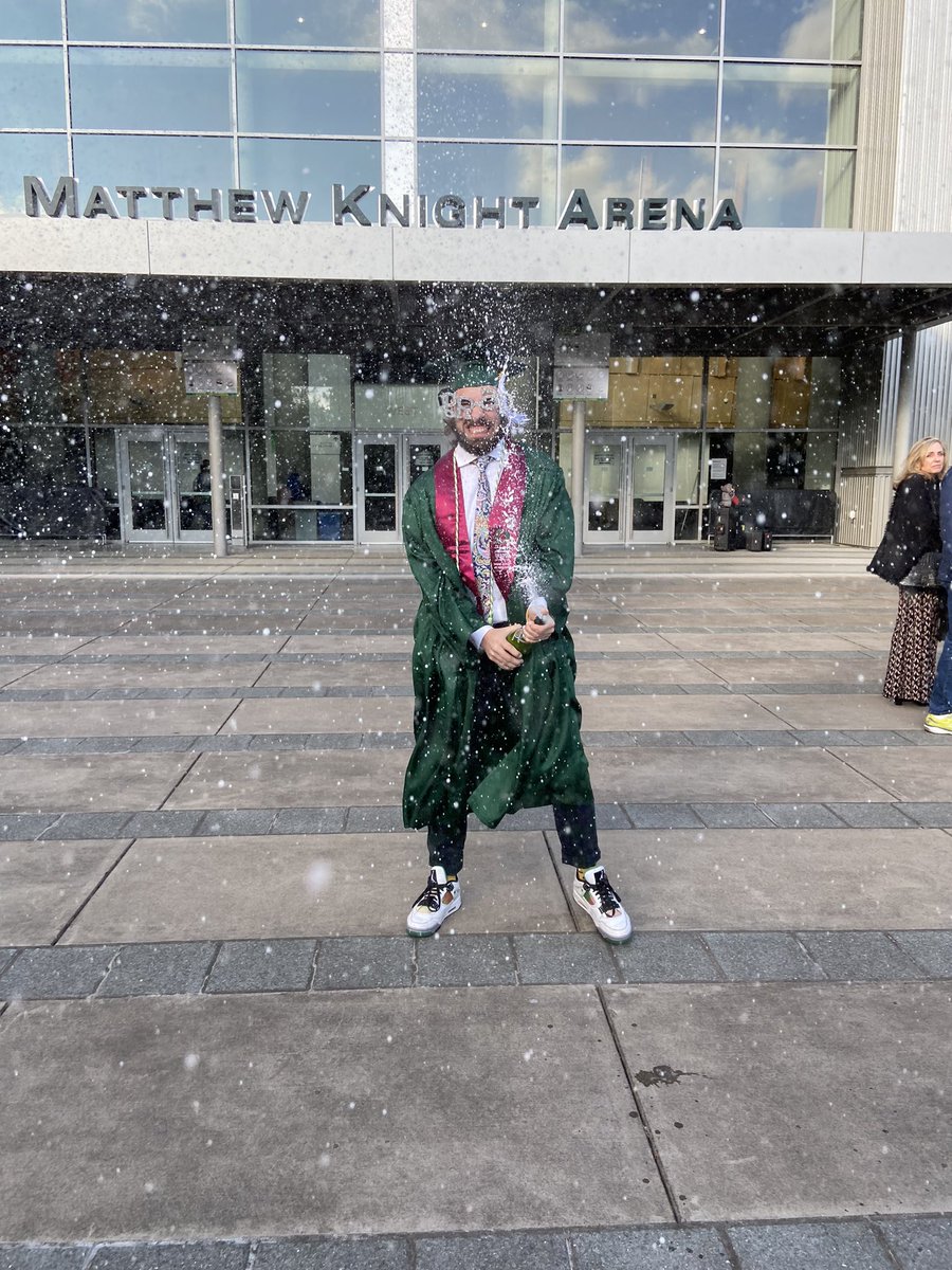piper_rouse's tweet photo. He did it! 💚🎓💛 https://t.co/HORFWPMwL0