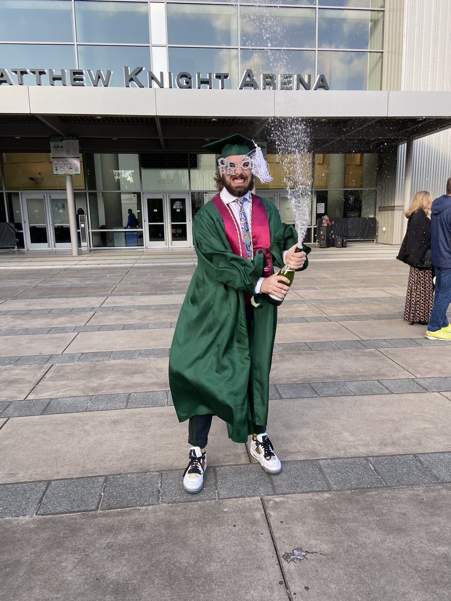 piper_rouse's tweet photo. He did it! 💚🎓💛 https://t.co/HORFWPMwL0