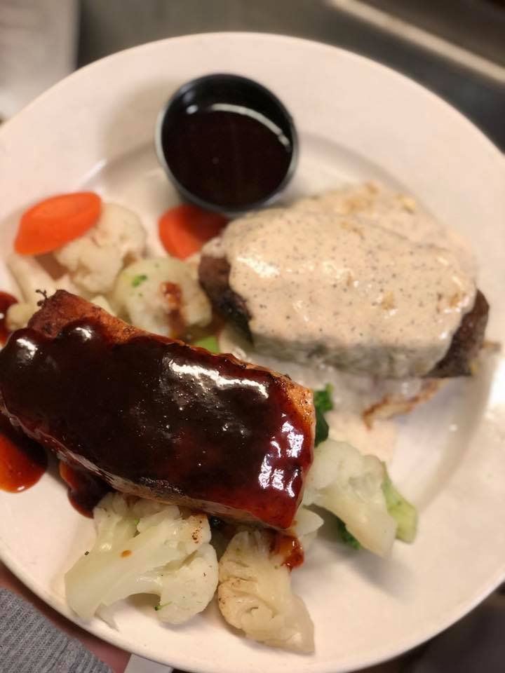 WilliamstonPub's tweet photo. It's always a good time for a little surf &amp; turf! 🙌
.
*Dine-In/Carry-Out*
Call: 517-992-5060
.
.
#WilliamstonMI #WilliamstonPub #WilliamstonEats #LocalEats https://t.co/atDupi4v7Q