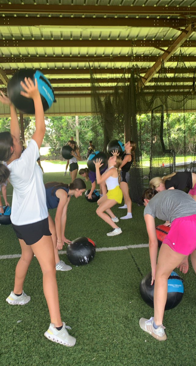 AC_Volleyball_'s tweet photo. Week 3 Summer workouts 💜💛 #hardworkpaysoff https://t.co/f6H4v79Mql