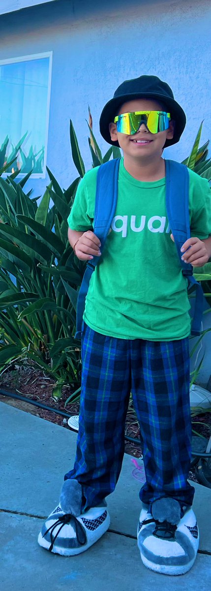 estherbearlive's tweet photo. @TyTorres6 Na it’s last day of cool hype !! #quark https://t.co/C8imlXxty4