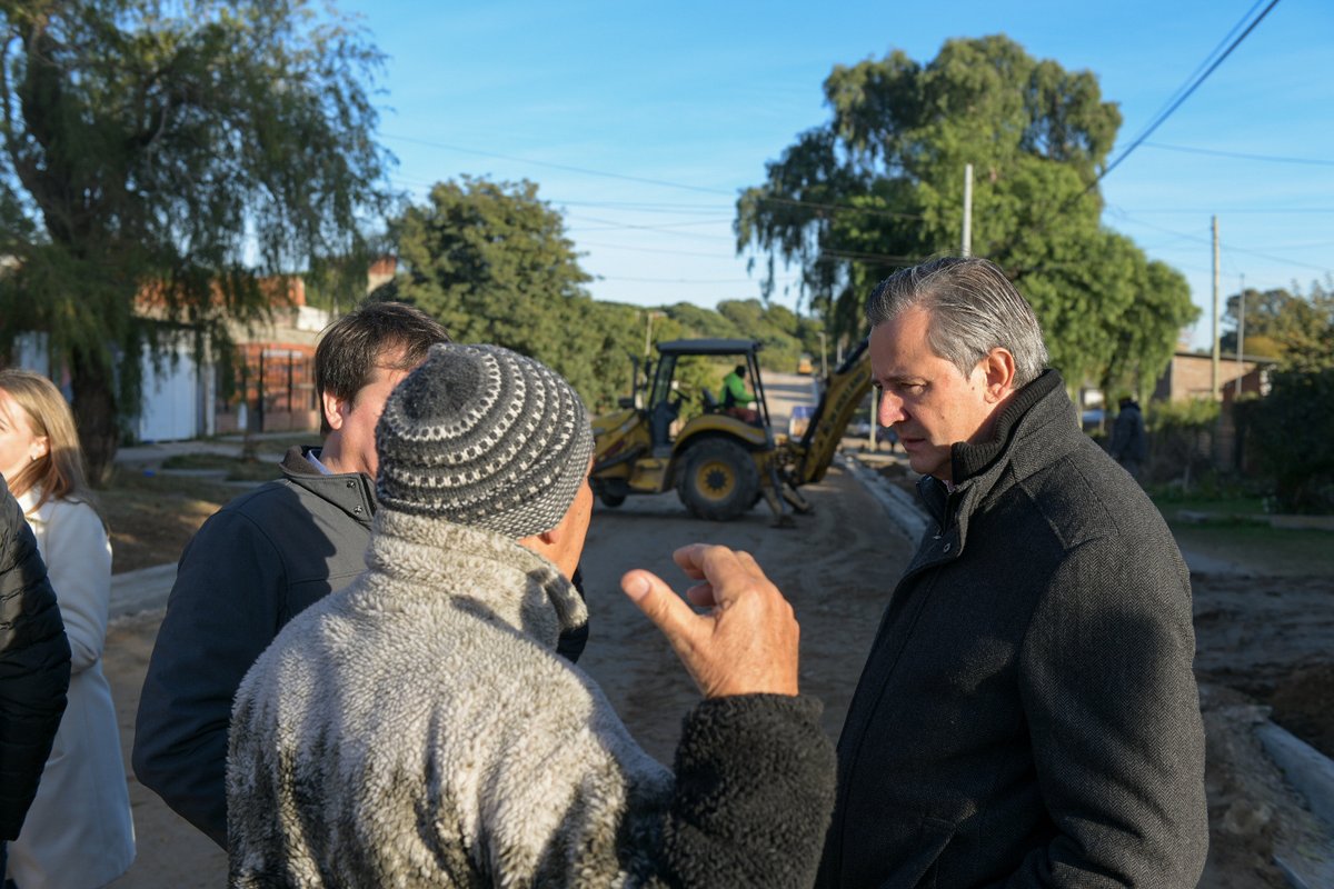 adanhbahl's tweet photo. Los barrios Arenales y Toma Nueva van a tener servicios nuevos, asfalto, veredas, luminarias. Más de 400 familias 🏠 van a vivir en mejores condiciones, con esta obra financiada por el PROMEBA. 

Fueron zonas muy desatendidas, que hoy tienen una solución integral y definitiva. https://t.co/GjP9eel1xx