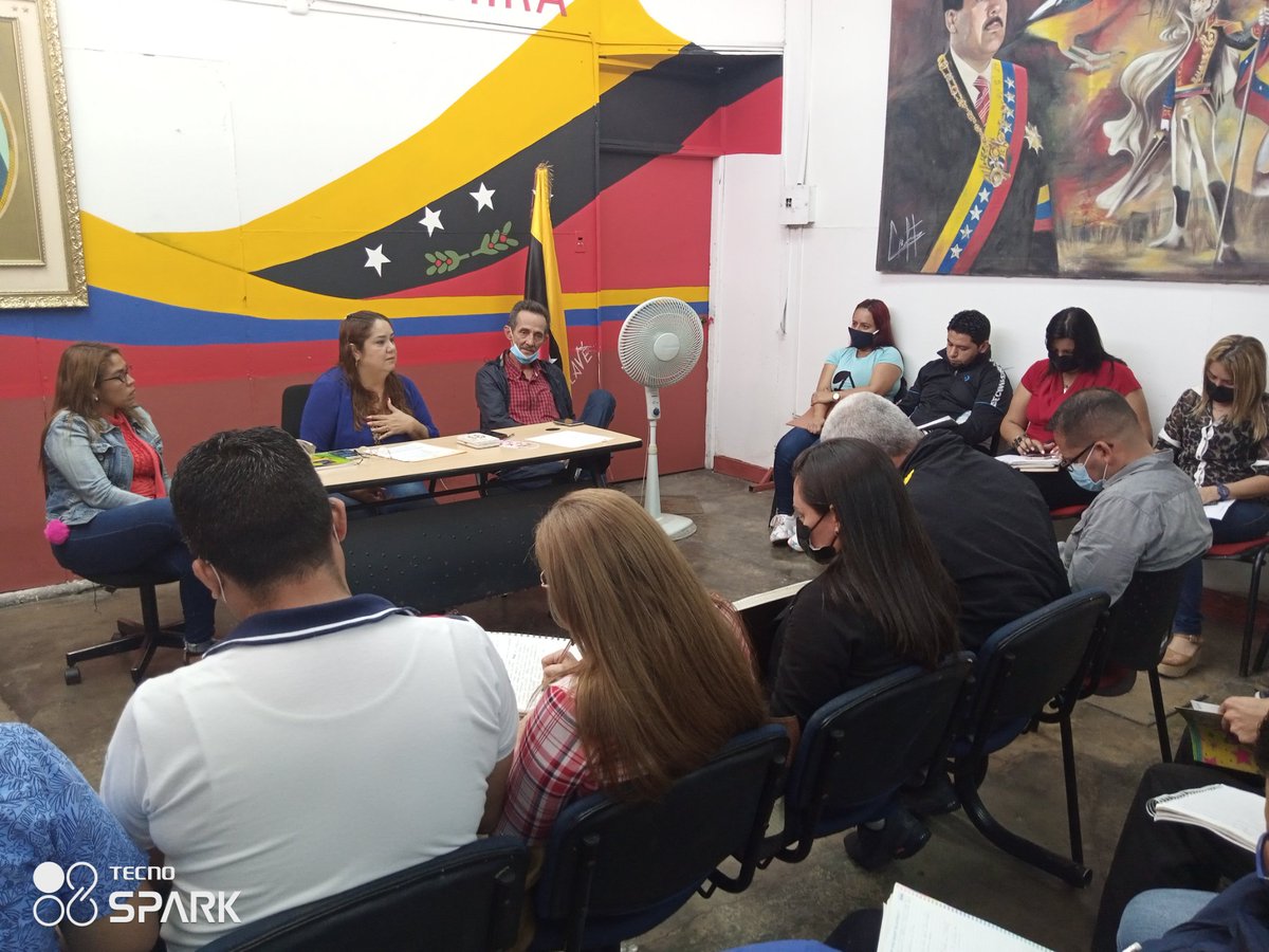 CDCETachira's tweet photo. Reunión de trabajo a cargo de la Directora de la #ZET 💛🖤 @Berzabethg1 con Jefes y Coordinadores de las Divisiones; Supervisores Intercircuitales y Gestión Comunicacional, en el Despacho Educativo, en la 5ta Av. #SC 
@NicolasMaduro 
@MPPEDUCACION 
@FreddyBernal 
@Gob_Tachira https://t.co/38Y3fZnZhW