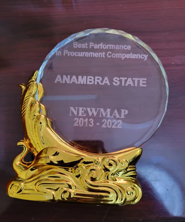 AnambraNewmap's tweet photo. @AnambraStateGov Hauls in @WorldBank awards emerging overall best-performing States in Communication and  Procurement Competency winning 1st runner-up on five other areas. Gov.@CCSoludo https://t.co/qK021ol0Wz