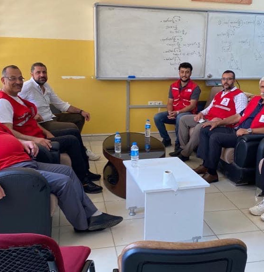 Türk #Kızılay Gaziemir şubesi olarak İzmir’den Şanlıurfa’ya Gönül Köprüsü Projemiz kapsamında Türk <a href="/Kizilay/">Türk Kızılay</a> Ceylanpınar Şube Bşk Ali Dondurmacı ile liseli öğrencilerimiz ve öğretmenlerimize yönelik Kızılayımızın Faaliyetleri ve Gönüllülük konulu seminerimizi tamamladık. 🇹🇷🇹🇷🇹🇷
