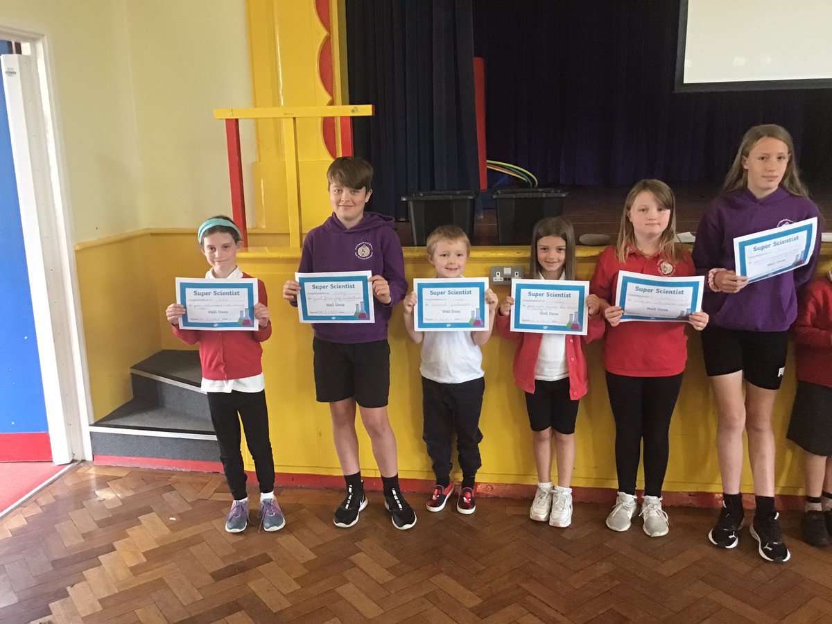 Penclawdd's tweet photo. The Science Sparks led our Science assembly today - gwych a diolch! We have some Super Scientists! #Pencsci #Pencpupilvoice #Pencassembly #PencACL #PencSIP https://t.co/YCMKqDXpxA