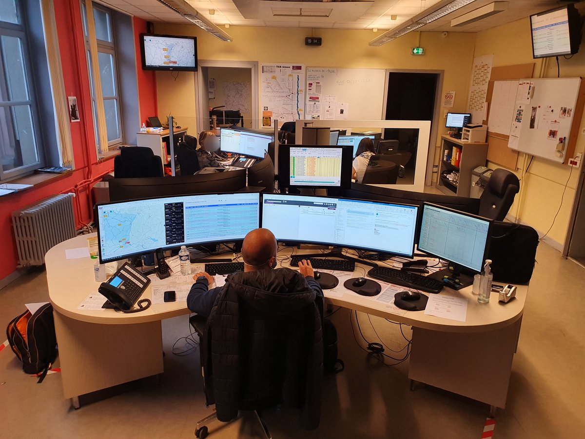 NBordillat's tweet photo. @TERGrandEst déploie #SNCFExam pour le #Bac2022 comme depuis plus de 15 ans en #Alsace
🟢Experts #maintenance dans 10 gares
🟢Supervision temps réel 
🟢 Prise en charge rapide en cas d'aléa
🟢Boucle courte avec le rectorat

Toutes les équipes mobilisées pour un max de #sérénité. https://t.co/vycNmBWi1T