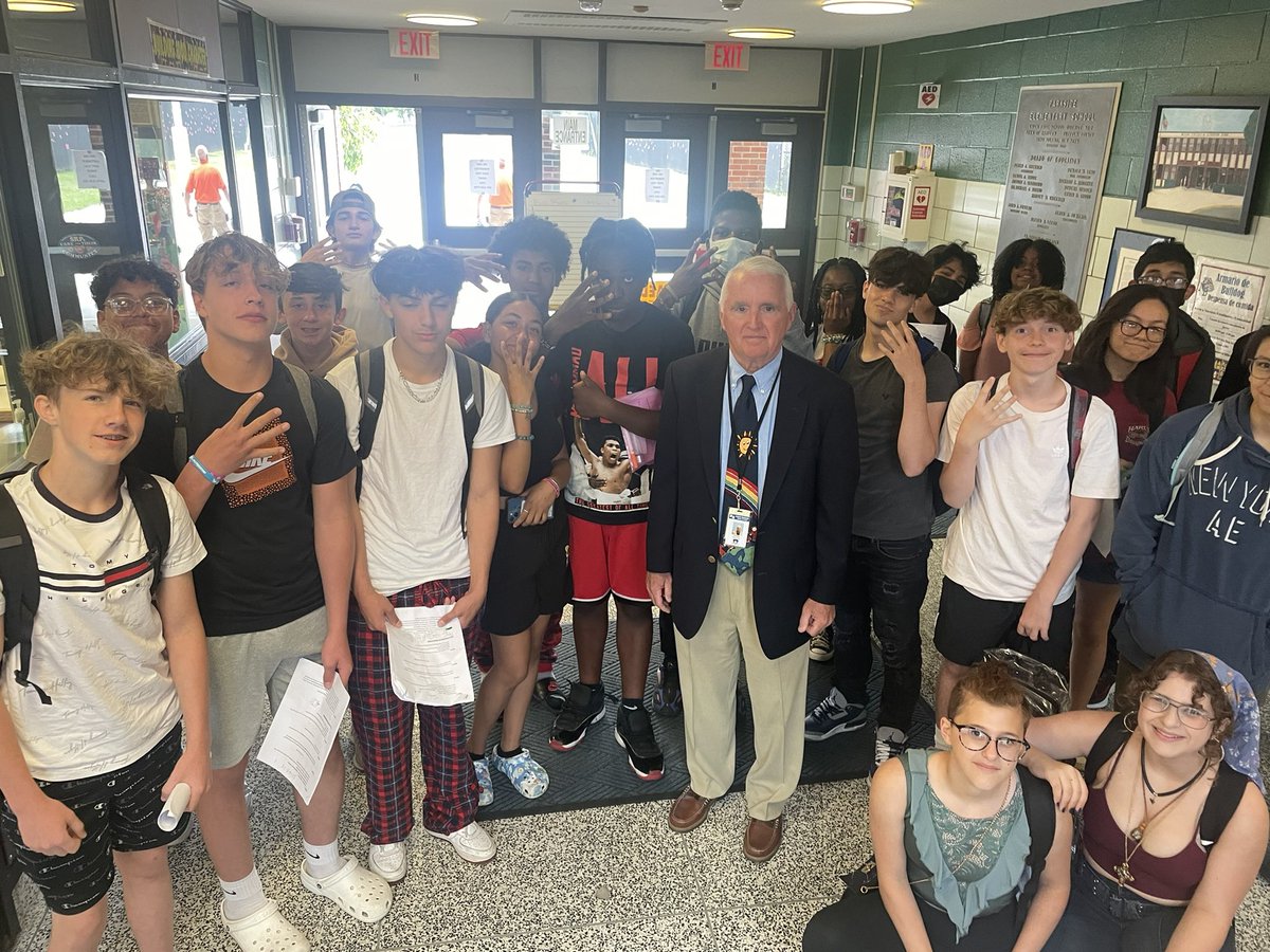 FormanKaty's tweet photo. Upstanders road trip comes to an end today with our last stop at DeLuca Elementary! We were excited to see the seniors walking through ๐ while also giving back to our community! Such a great message from even greater kids! #antibully #chainreaction #peered @MrCoachSnyder https://t.co/bDUzmPR9HO