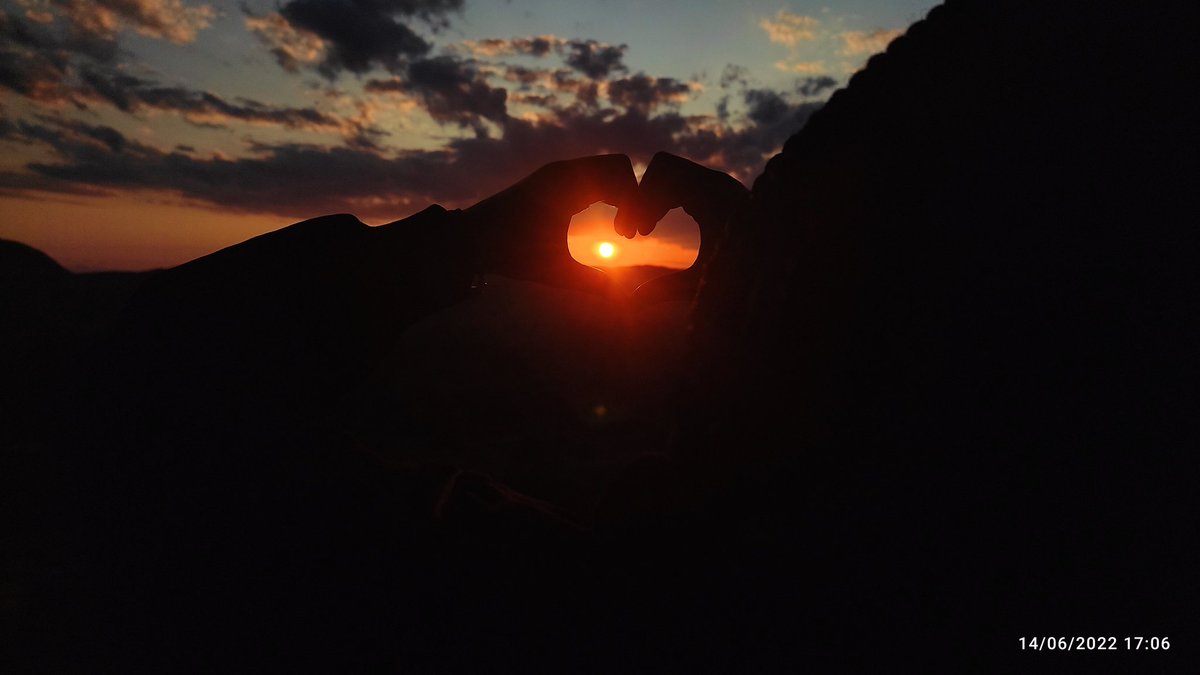 rriet6017's tweet photo. Just gotta love sunsets❤️😍❤️ https://t.co/n0XvN0wKCe
