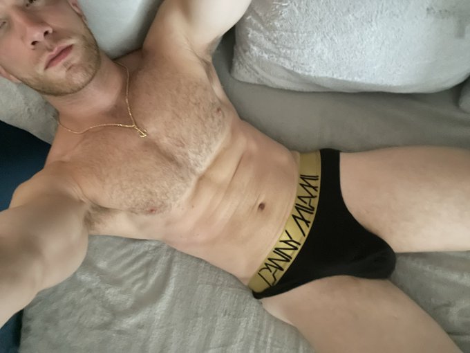 A little relaxing time before todays collab ☺️ https://t.co/dHwZG8QAJU<a href="/tag/hairychest"class="tags"><span>#hairychest</span></a>