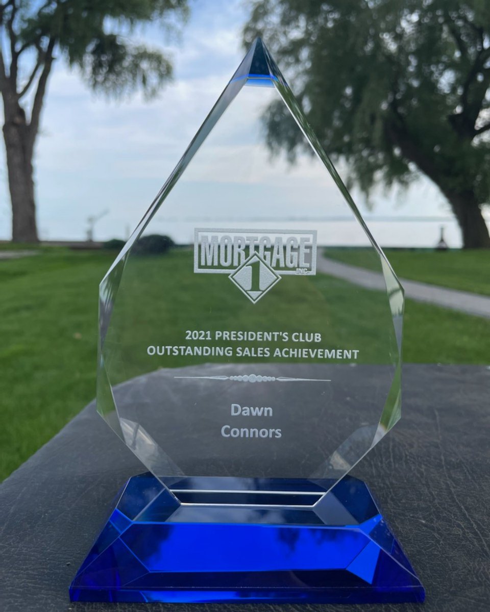 TrustedLODawn's tweet photo. Last night I attended the President Circle Trophy Presentation &amp; was awarded "Outstanding Sales Achievement" for the year of 2021. 
What an awesome night it was! 😀 https://t.co/e74RqyttBJ