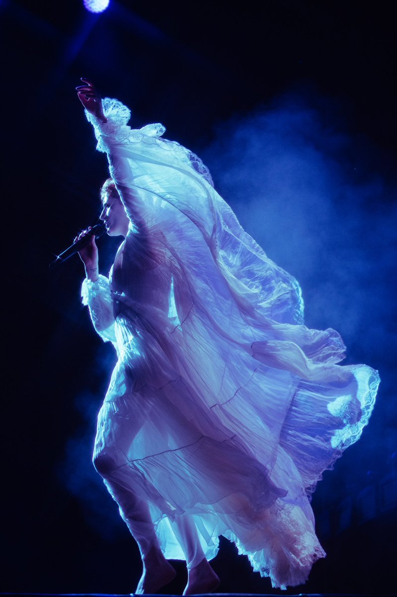 delcoreofficial's tweet photo. . @florencemachine in a #DelCoreMadetoMeasure hand-pleated dress with lace incrustations performing at the Orange Warsaw Festival
Styled by Aldene Johnson
Photographed by Lillie Eiger
#DelCoreUniverse https://t.co/2fQoNlY8kO