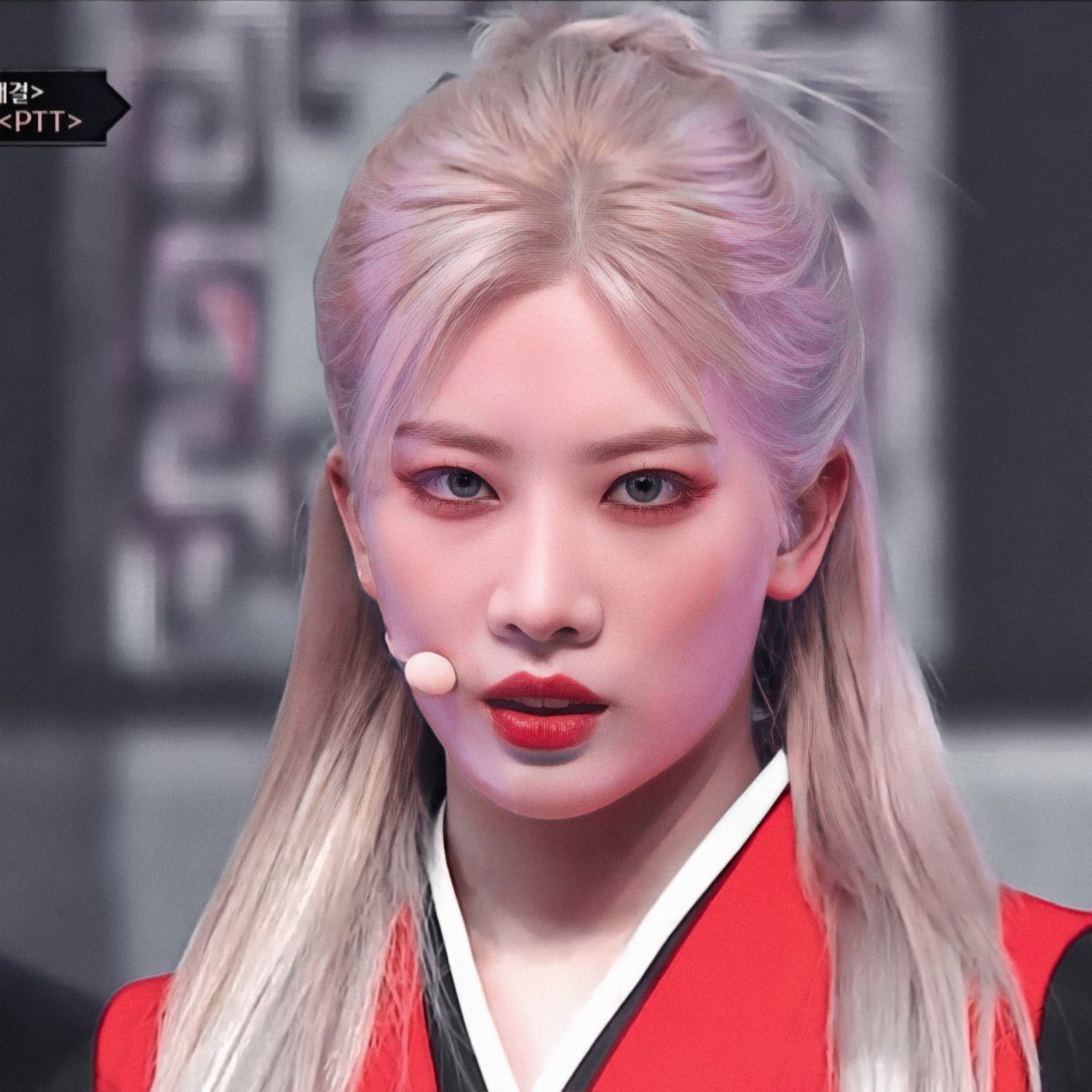 random_catties's tweet photo. @kpophappenings_ Kim Lip?? https://t.co/c7ZIohNYuz