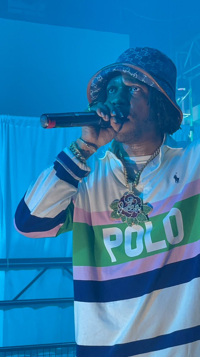 TheTruepHD's tweet photo. It’s crazy how
niggas get loud
When its ladies round
Empty wagons
Ain’t puttin no paper down…
I don’t buy em to hide em I wear my sneakers
Washing lowriders in some Tiffany dunks n creased em,
A playa had em on so the value increases…
🥶🥶🥶
#SpringClean2
@CurrenSy_Spitta https://t.co/XiD2sAyLnI