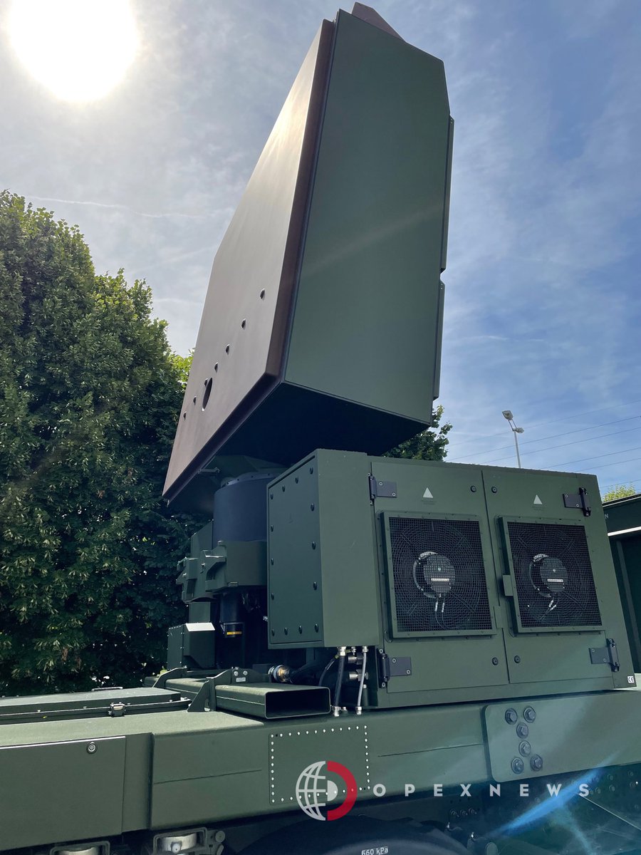 OpexNews's tweet photo. Le radar GM200, veritable success story de @ThalesDefence.
En photos : les versions MM/A et MM/C.
Ils font partie des radars les plus polyvalents disponibles sur le marché. Une délégation néerlandaise est présente à #Eurosatory2022 pour évoquer leur REX. https://t.co/bZUDrzpfeW