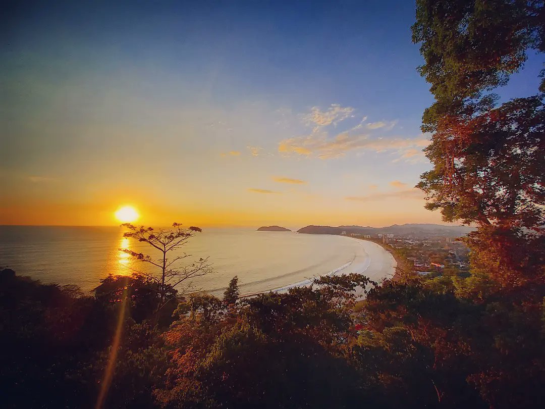 SlowCostaRica's tweet photo. Pour ceux qui n'ont jamais été au Miro à Jaco, c'est un incontournable ! 

Suivez le guide ==> https://t.co/nlv7OrwjdL 

#costarica #nature #ocean #voyage #puravida #vacances #sunset #beach https://t.co/aapoT8B6ys