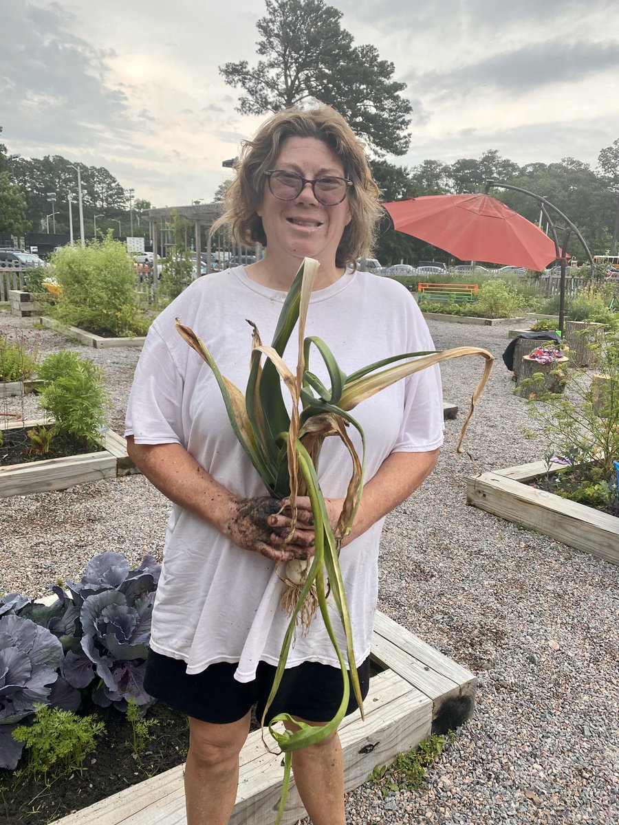 marietculver's tweet photo. Welcome to our newest member of the #SeatackGardenClub Ms. Ashley Brown @SeatackDream #CommunityGardenSeatack 🌱 @vbschools #VBPartnerUp https://t.co/eJBbr7SVaT