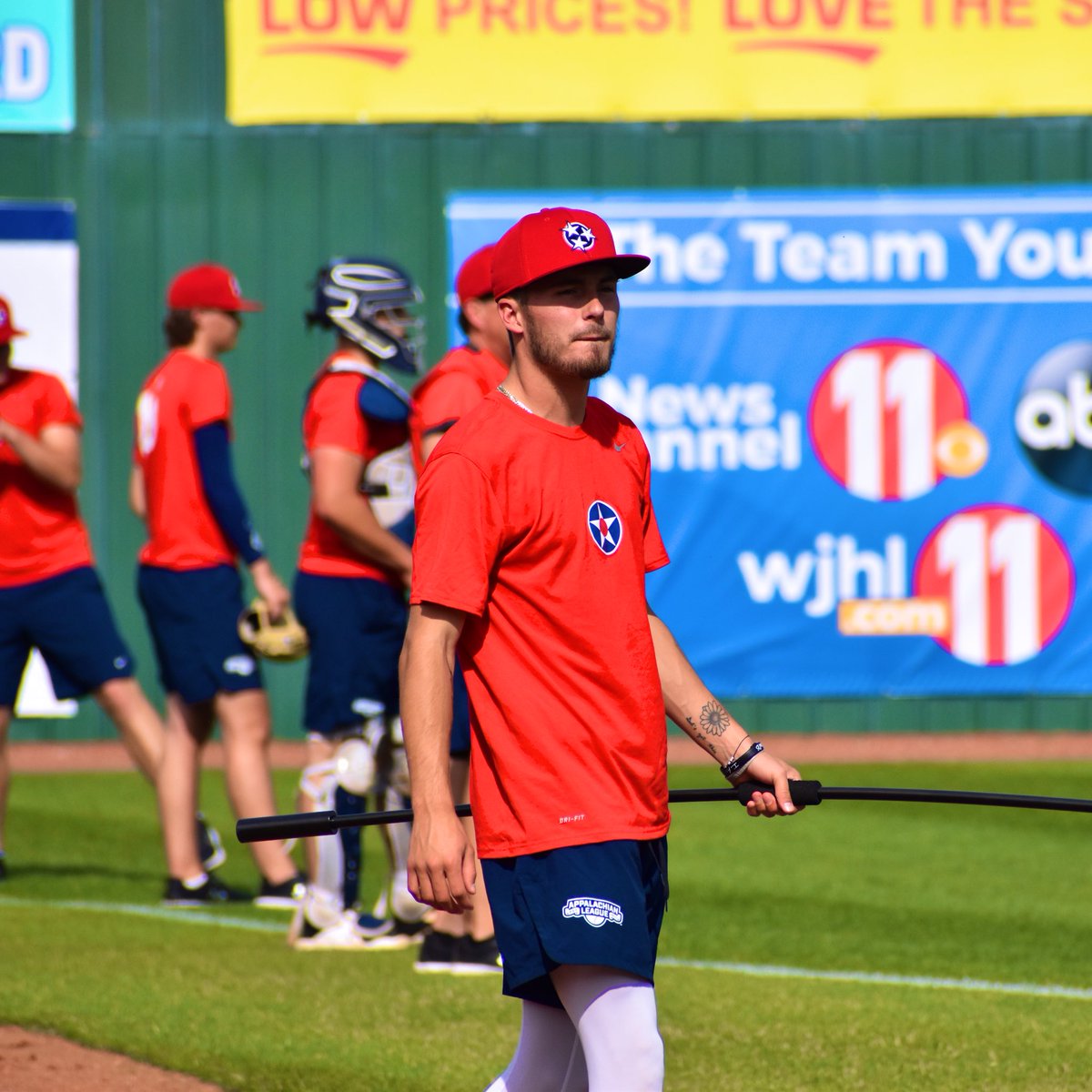 DougPage90's tweet photo. Get to see this π pitch in Holly Springs tonight! #ManderMania https://t.co/Eo4lIcnczt