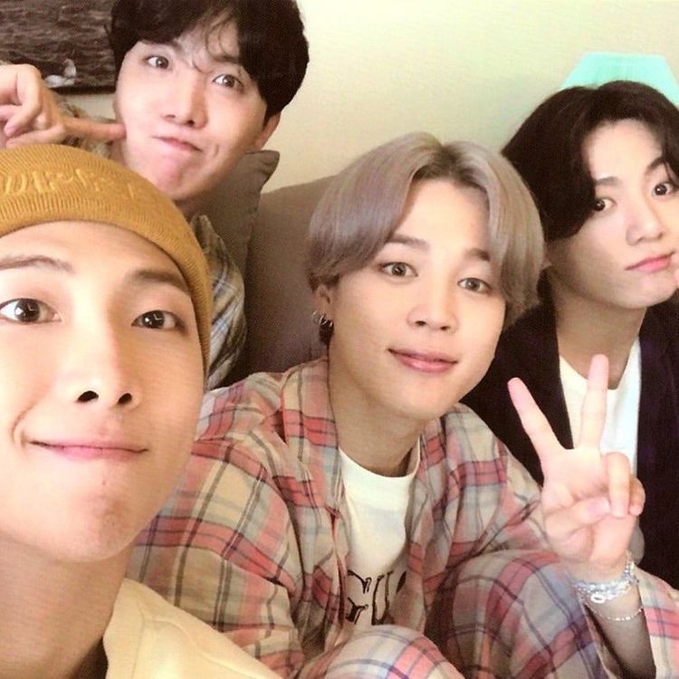 uhgchld's tweet photo. Los amo muchísimo, como yo hay muchas armys que también están orgullosas de sus progresos y de lo que hicieron en estos años como grupo, son la leyenda del kpop y va a seguir así. Thank you BTS, no puedo esperar a ver lo lejos que van a llegar como solistas <3
I Purple You 💜 https://t.co/PR5L5lBy0J