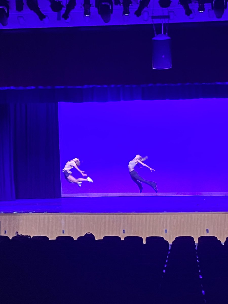 AislinnOliveri's tweet photo. Dance showcase tonight at 6! @mineolahs https://t.co/gdUVQ3Wv4j