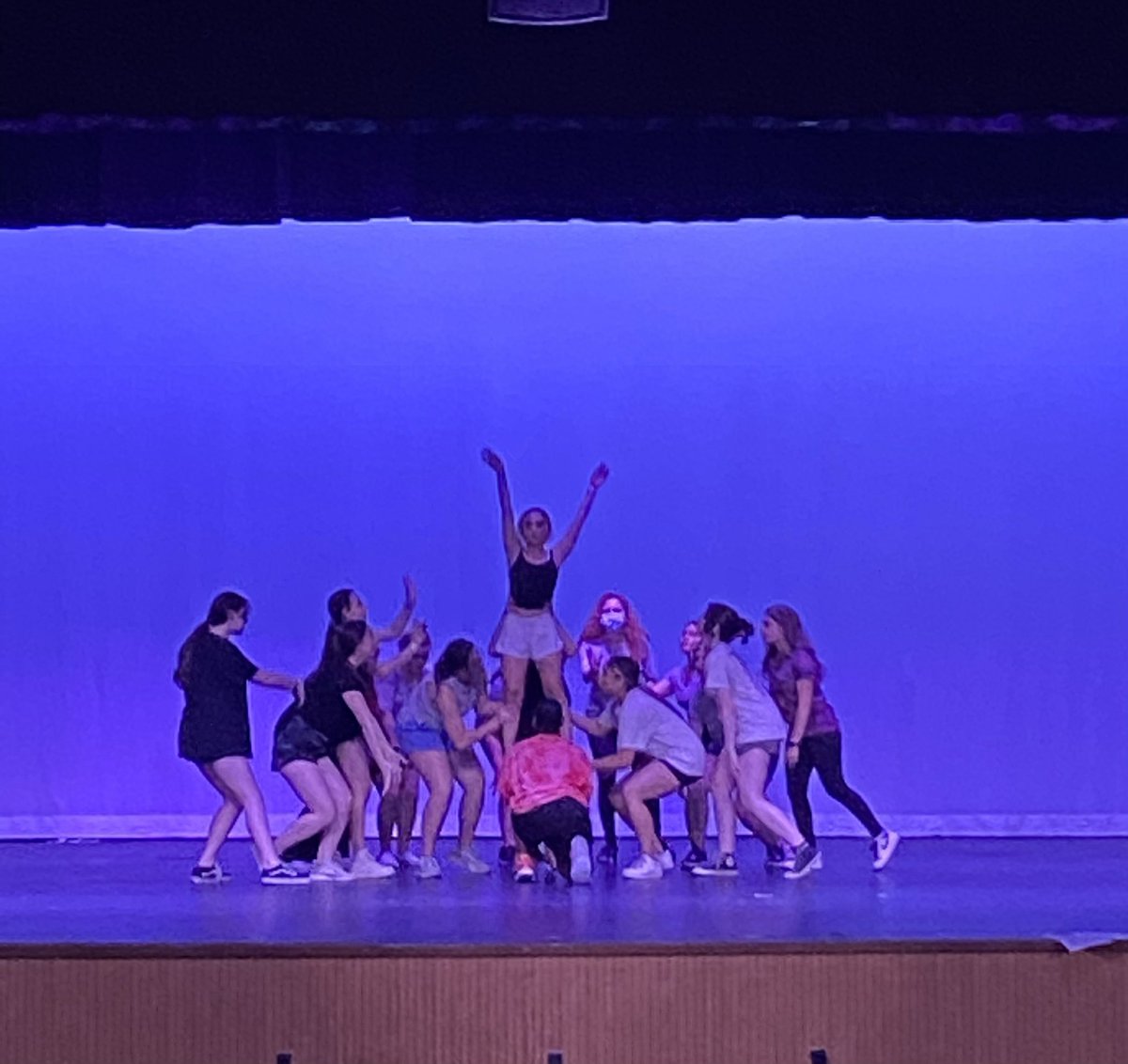 AislinnOliveri's tweet photo. Dance showcase tonight at 6! @mineolahs https://t.co/gdUVQ3Wv4j