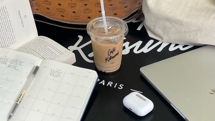 parisandior's tweet photo. tuesday https://t.co/Lvws89aSQ1