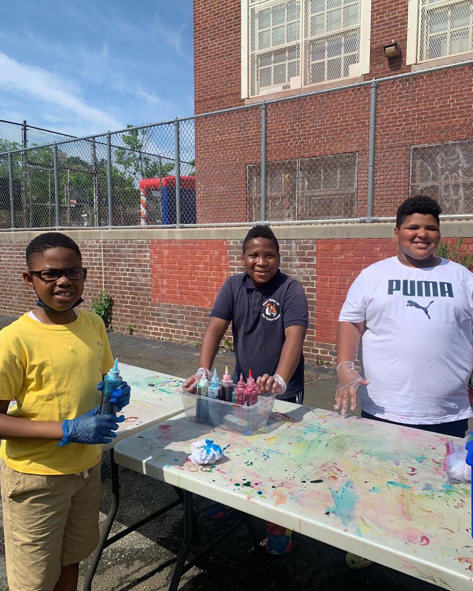 PS121x's tweet photo. Fifth graders are graduating next week and to celebrate they have fun activities planned like tie dye day! 🤩 #nycschools #nycdoe #fifthgrade https://t.co/DSLnOJV3KT
