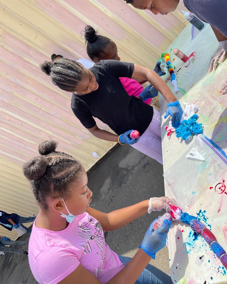 PS121x's tweet photo. Fifth graders are graduating next week and to celebrate they have fun activities planned like tie dye day! 🤩 #nycschools #nycdoe #fifthgrade https://t.co/DSLnOJV3KT