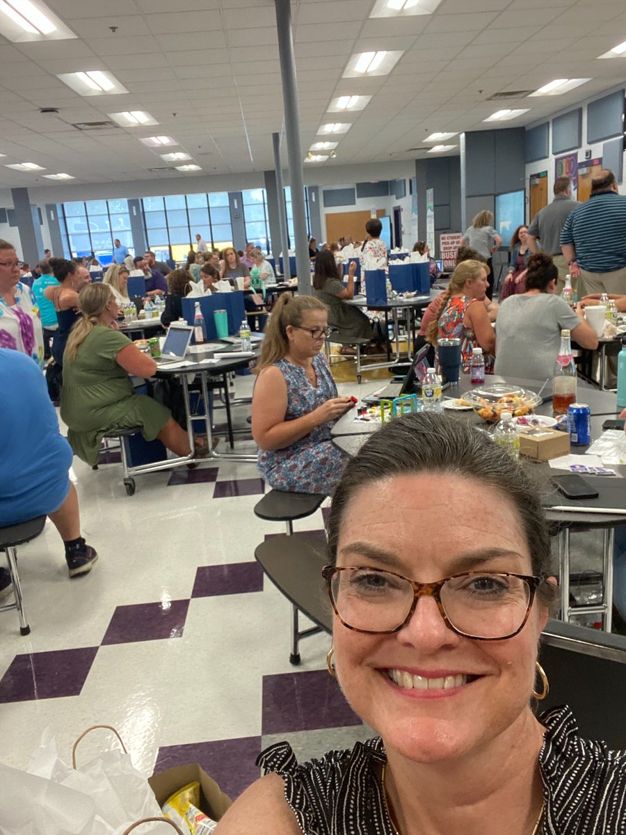 So honored to learn with some of the best in the world!  #KYDLC network is amazing and today is definitely charging my batteries for another great school year! <a href="/KentuckyDLC/">KYDLC</a>
