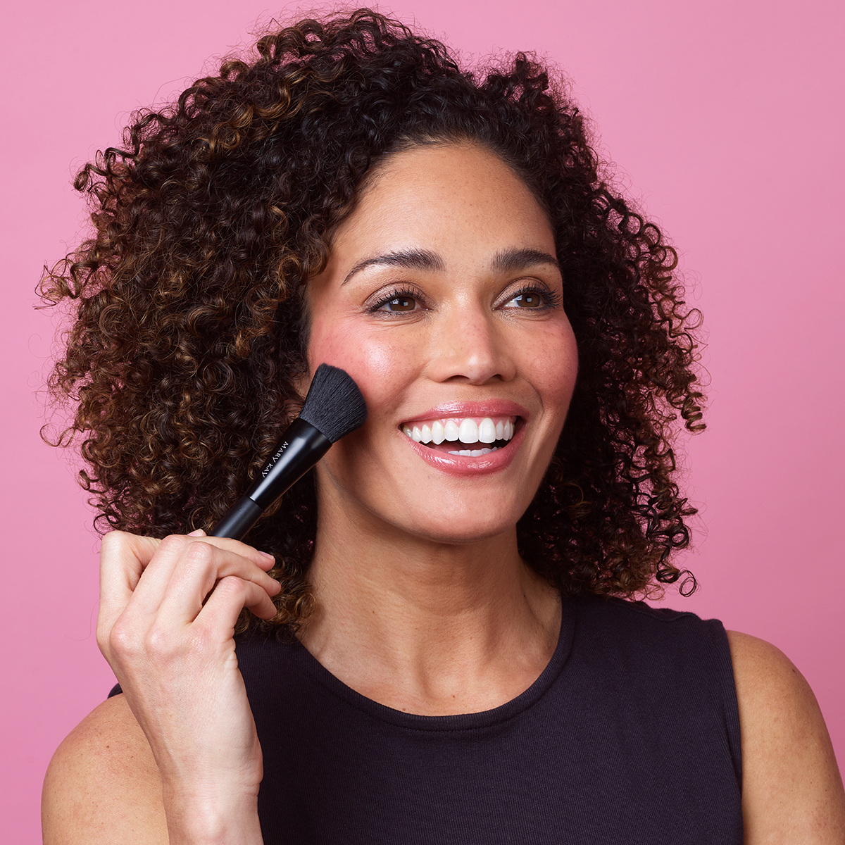 MaryKay's tweet photo. ✨G L O W✨ all summer long with limited-edition #MaryKay Gel #CreamBlush. Fingertips, cheek brush or blending sponge - what’s your favorite way to apply? https://t.co/G9RvxZiM3Y https://t.co/UU6fAoOzTu