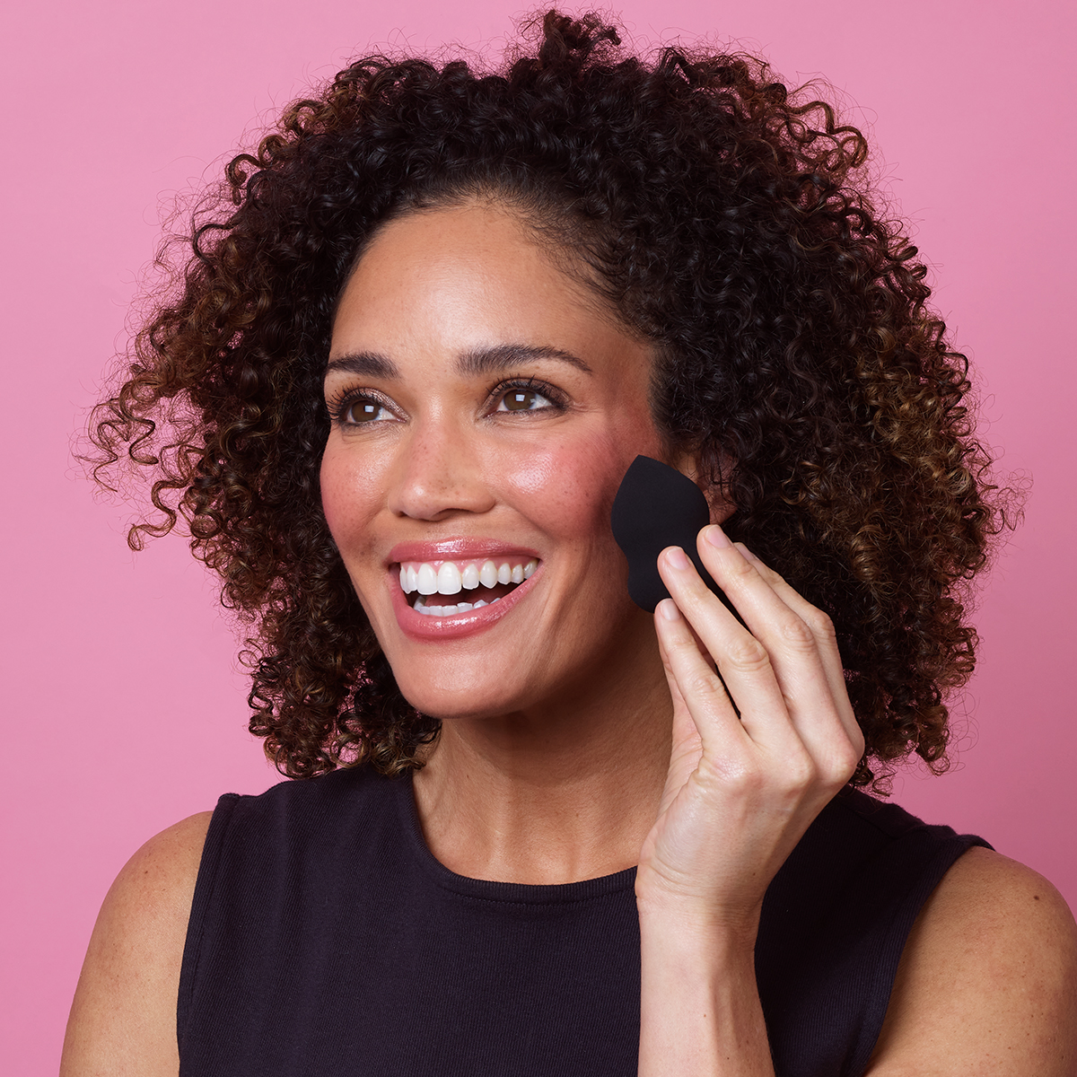 MaryKay's tweet photo. ✨G L O W✨ all summer long with limited-edition #MaryKay Gel #CreamBlush. Fingertips, cheek brush or blending sponge - what’s your favorite way to apply? https://t.co/G9RvxZiM3Y https://t.co/UU6fAoOzTu