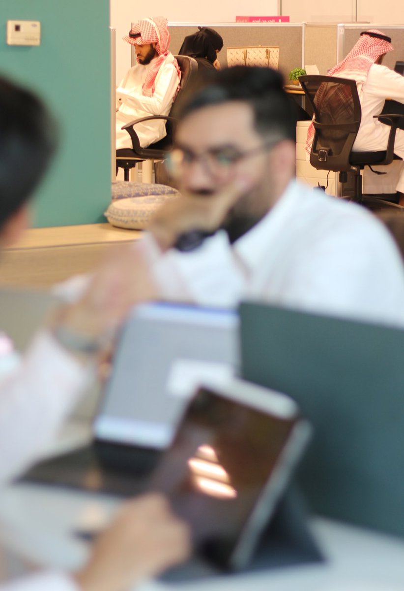ألور هب يتيح لك الفرصة لتكوين علاقات مهنية جديدة. 🫱🏽‍🫲🏼✨

#workspace #مساحة_عمل #تحفيز #workplace