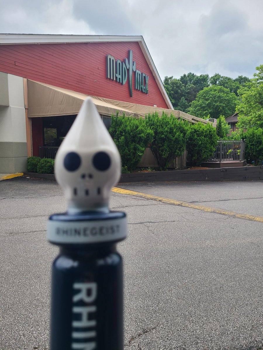 RhinegeistAli's tweet photo. Do you feel that? Good things are coming! Starting next week at @MadMex_ScottTwn + all other locations, @rhinegeist Big Azz beers are back! $5 gets you 22oz of Vision Pale Ale or Cloud Harvest Juicy IPA! #Craftbeer #IPAsForDays #cincymade https://t.co/0wtgA7uIz1