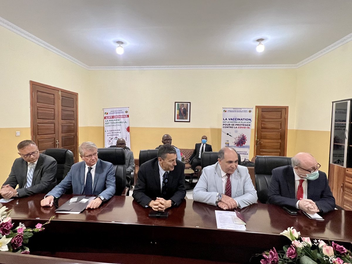 ThMoungalla's tweet photo. J’ai reçu ce jour l’ambassadeur de Turquie au #Congo, SEM. #Yigit, accompagné des responsables des sociétés #Paragon #4PLATE, #DARPHANE et #CST venus nous faire des propositions concernant l’Imprimerie Nationale du Congo. Échanges fructueux. #ComCG https://t.co/1JNG3l4OuN