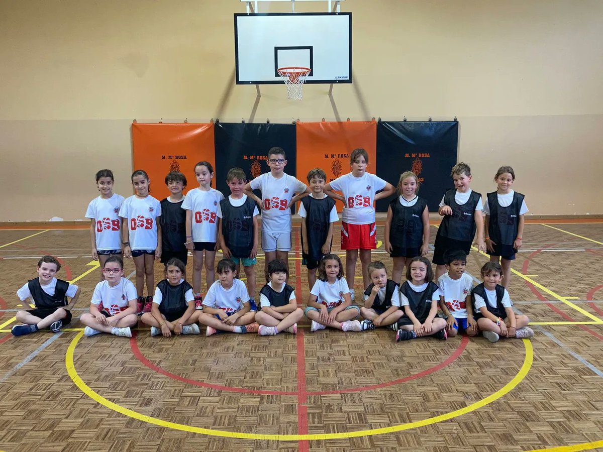 oldSchoolBasket's tweet photo. 🏀 Escuela Baloncesto:
Increíble exhibición de nuestras escuelas de baloncesto en el Colegio Madre Mª Rosa Molas durante las fiestas del colegio.
#Rosamolas #letsgoldschool #oldschoolfamily #oldschoolspirit https://t.co/I0SBAJRcAS