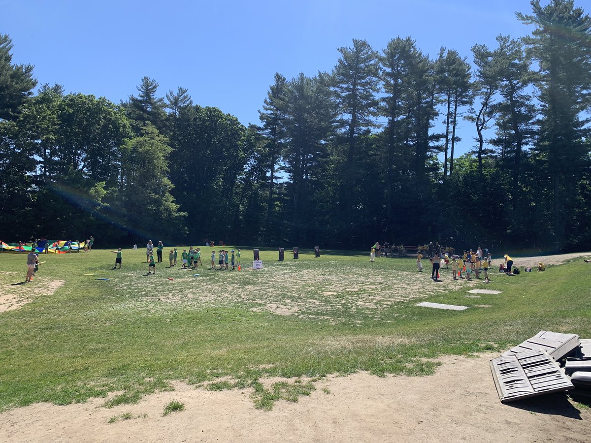 CPerrySTEM's tweet image. A beautiful day for field day at SSS 💙💛! My personal fave was the estimation jar water break #mathoutside @CroninSummerSt @superkvogel @LPS_Cyr @LPS_Fennessy