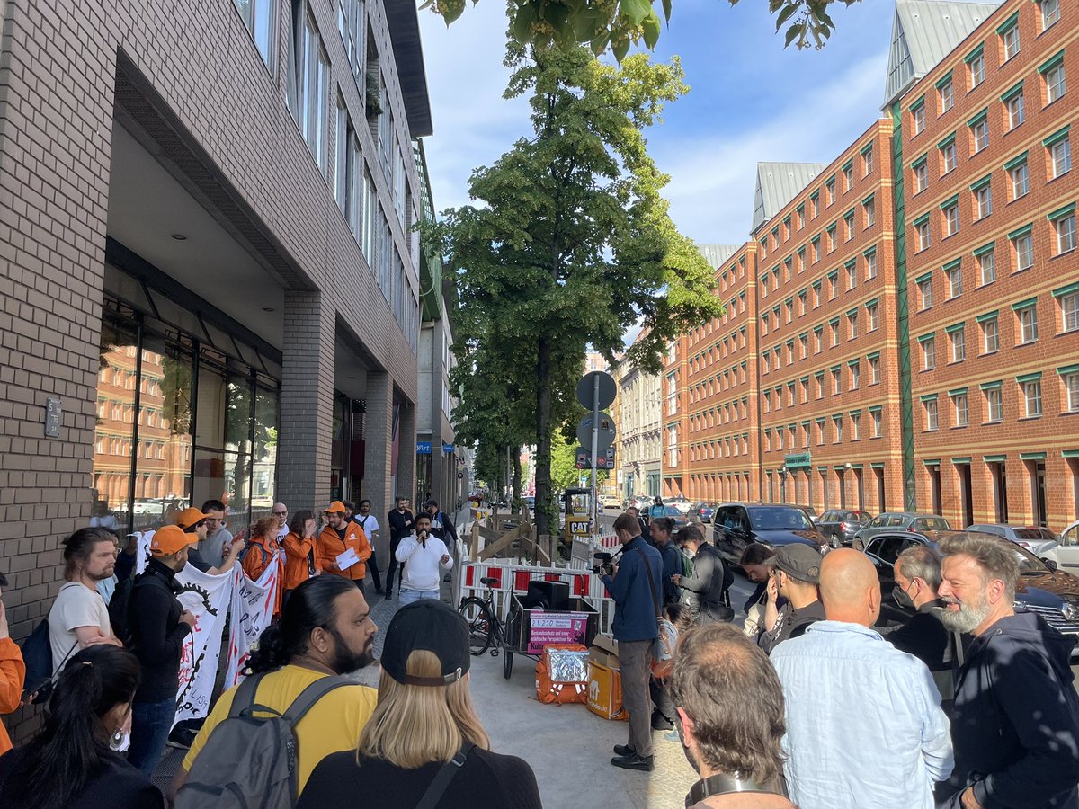 Oğuz Alyanak (@oguzbikbik) on Twitter photo “If I don’t get my payment, I can’t pay my rent.” It really is as simple as that. #solidarity with all delivery workers. Platforms, pay your workers on time and in full!!! <a href="/TowardsFairWork/">Fairwork</a> <a href="/GetirWorkers/">Getir Workers Collective</a> <a href="/LWC_Berlin/">Lieferando Workers Collective (LWC) Berlin</a> <a href="/LandoCollective/">Lieferando Workers Collective</a> <a href="/droppworkers/">dropp Workers Organize</a> @GorillasWorkers “If I don’t get my payment, I can’t pay my rent.” It really is as simple as that. #solidarity with all delivery workers. Platforms, pay your workers on time and in full!!! <a href="/TowardsFairWork/">Fairwork</a> <a href="/GetirWorkers/">Getir Workers Collective</a> <a href="/LWC_Berlin/">Lieferando Workers Collective (LWC) Berlin</a> <a href="/LandoCollective/">Lieferando Workers Collective</a> <a href="/droppworkers/">dropp Workers Organize</a> @GorillasWorkers