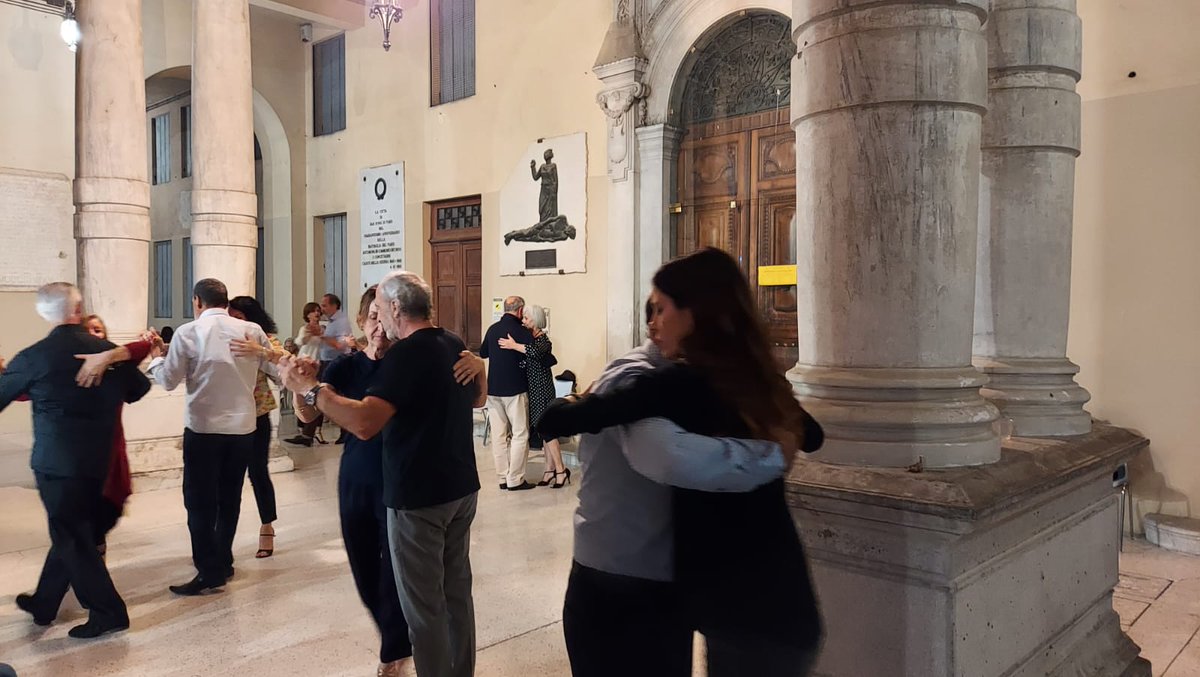 SanDonaOfficial's tweet photo. Da così 🏐⚽ a così 💃🕺
#Sportinpiazza #marteditango
#sandonadipiave #sandona https://t.co/BT7hWwBXwD